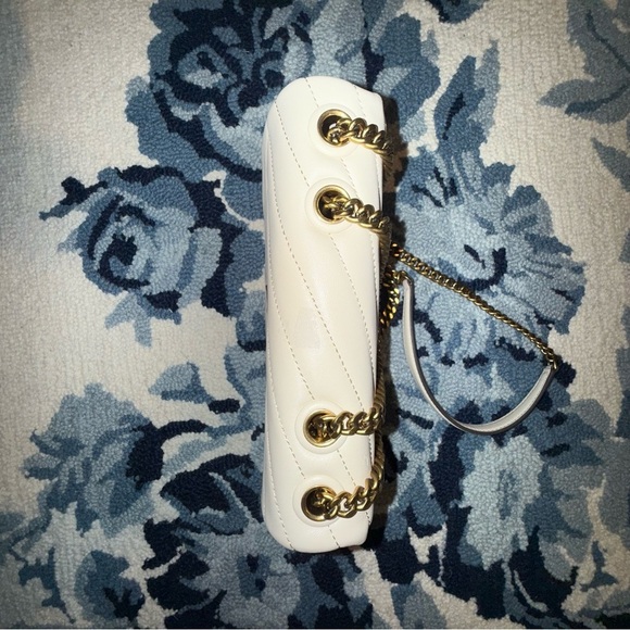 Tory Burch Small Cream Kira Chevron Leather Shoulder Bag - Picture 2 of 16